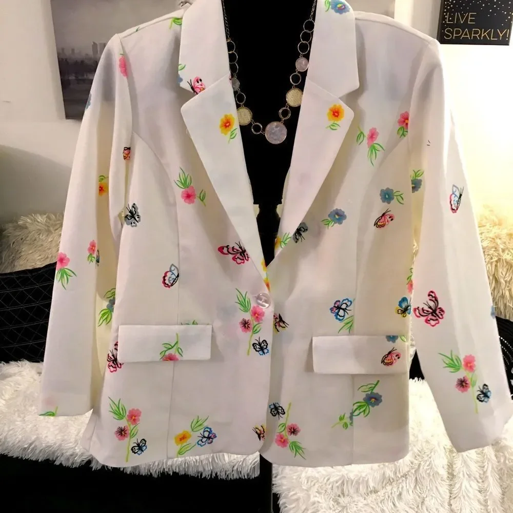 GORGEOUS One button, deep V butterfly 🦋‎ Blazer - Picture 2 of 7
